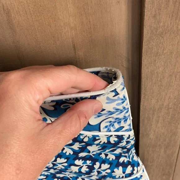 Vera Bradley Tote - Picture 3 of 8